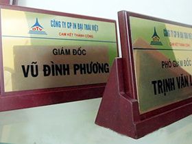 1503644680_bien-ten-chuc-danh-tam-giac